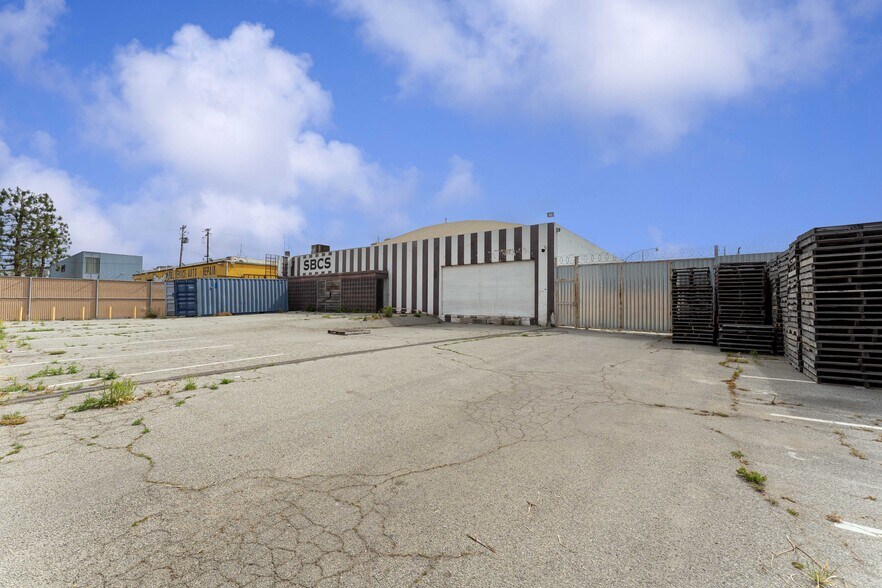 More Photos Of 15610 S Main St, Gardena Distribution For Sale
