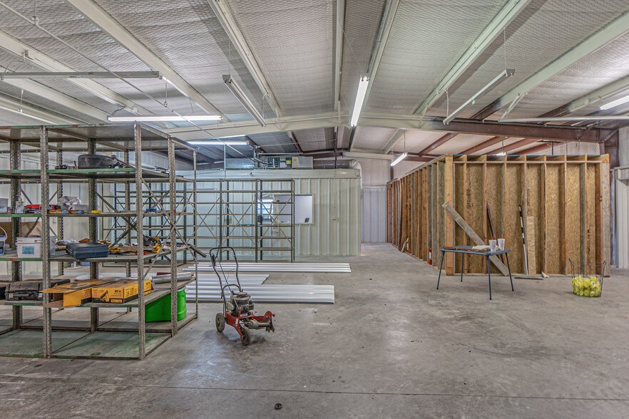 More Photos Of 700 N Main St, Lexington Warehouse For Lease