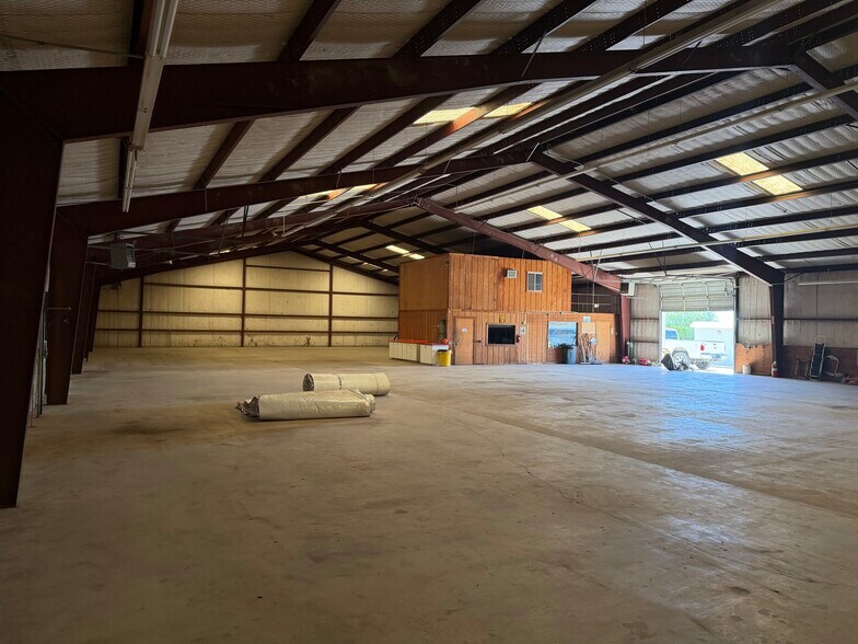 More Photos Of 161 County Road 777, Devine Industrial For Sale
