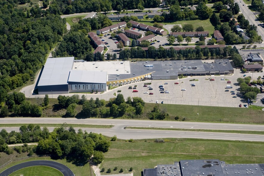 More Photos Of 515 E Division Rd, Rockford Freestanding For Lease