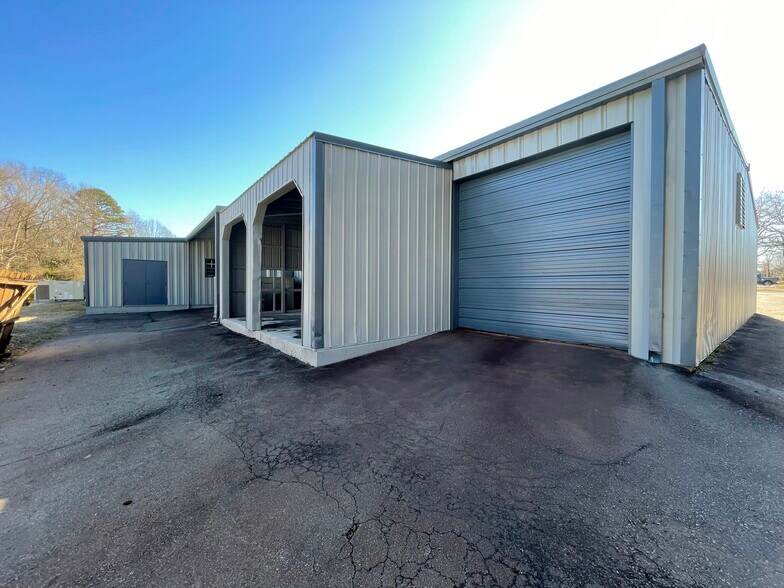 More Photos Of 8621 Fairview Rd, Charlotte Unknown For Lease