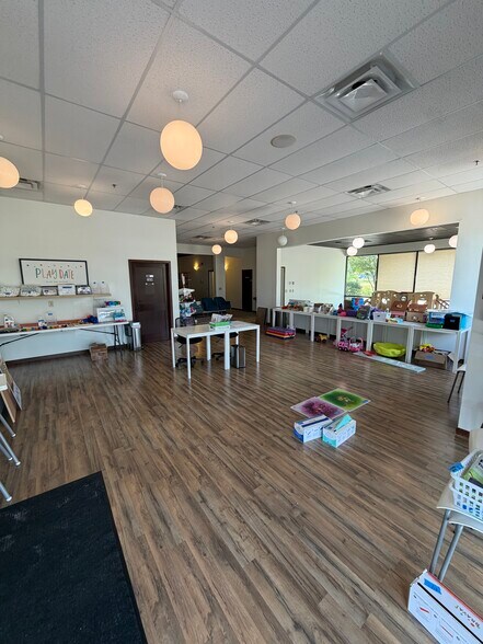 More Photos Of 1004-1020 NW Gateway Dr, Chaska Unknown For Lease