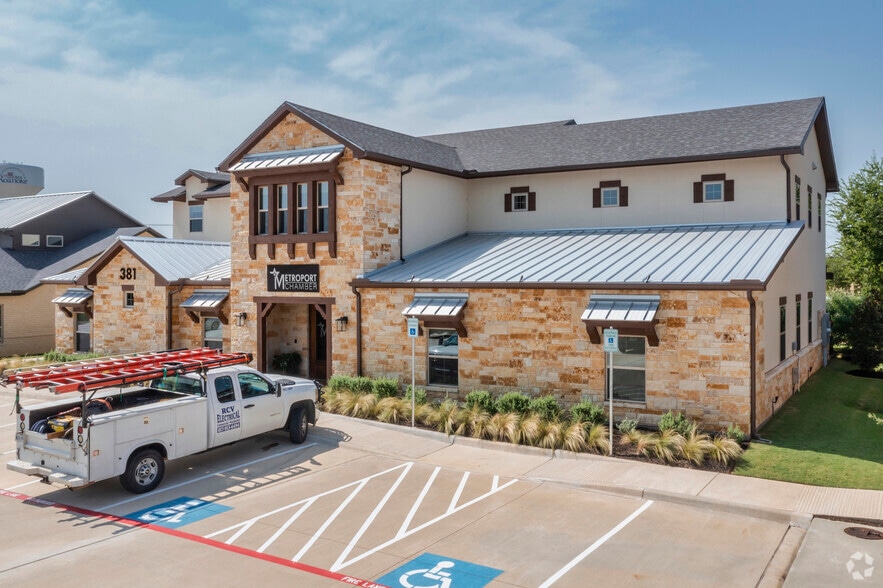 More Photos Of 381 W Byron Nelson Blvd, Roanoke Coworking Space