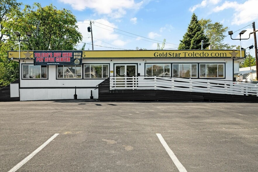 Primary Photo Of 736 Woodville Rd, Toledo Auto Dealership For Lease