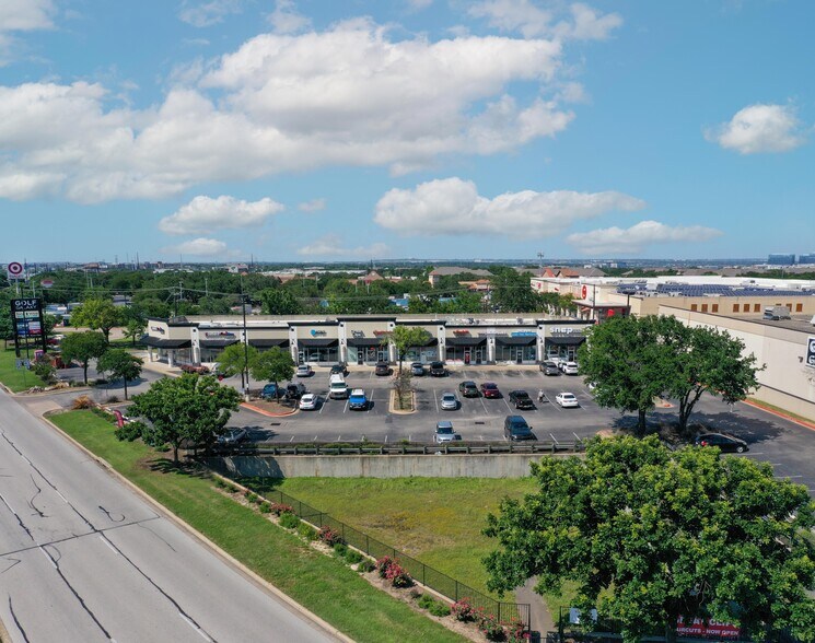 More Photos Of 10001 Research Blvd, Austin General Retail For Lease