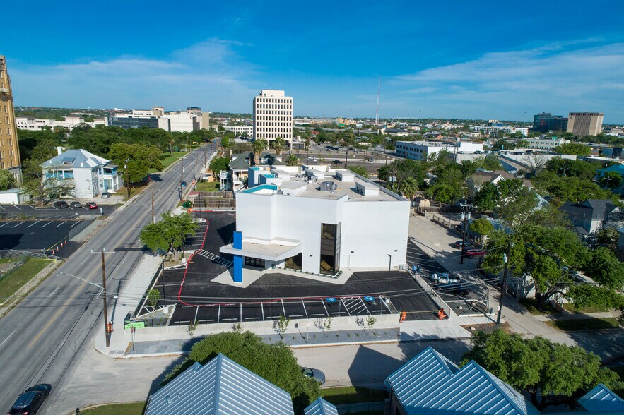 More Photos Of 222 W Cypress St, San Antonio Medical For Lease
