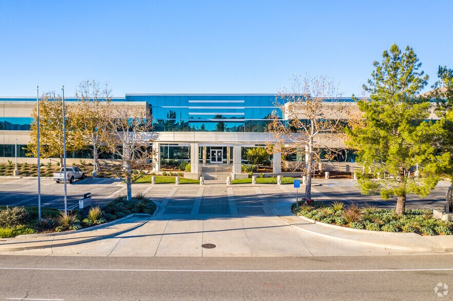 More Photos Of 26801 Agoura Rd, Calabasas Manufacturing For Lease