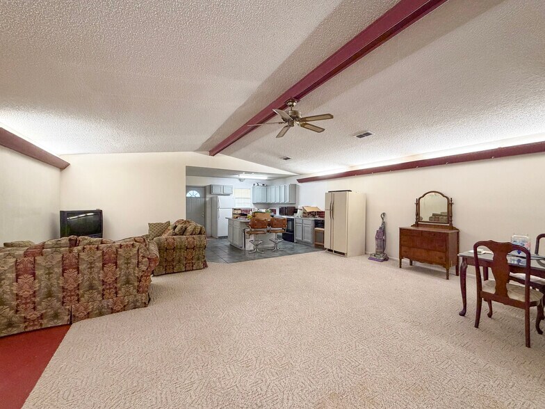 More Photos Of 1200 N Louise St, Atlanta Office For Sale