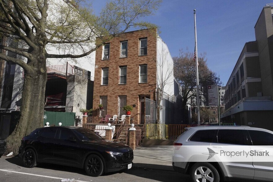 Primary Photo Of 527 Willoughby Ave, Brooklyn Land For Sale