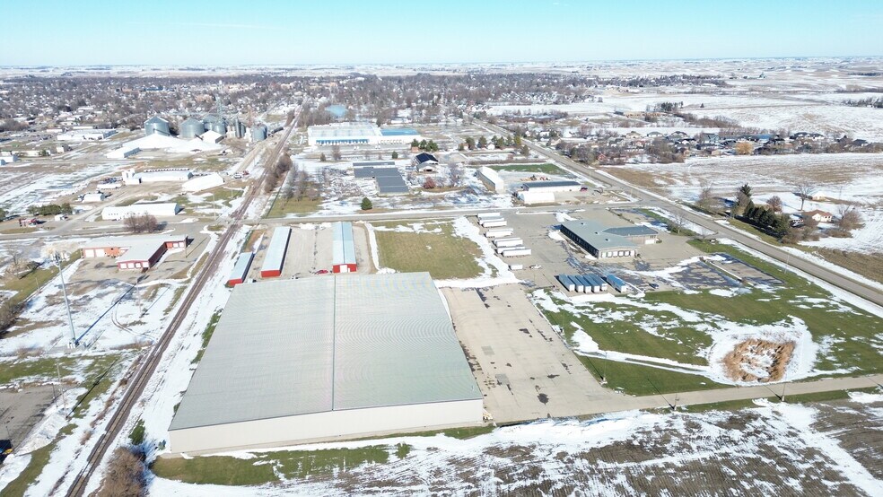More Photos Of 715 East St, Grinnell Distribution For Lease