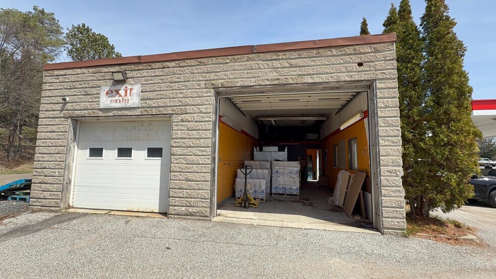 More Photos Of 134 Hwy-60, Huntsville Service Station For Sale