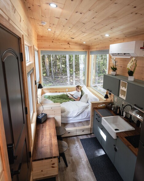 More Photos Of 650 Lost River Rd, North Woodstock Hotel For Sale