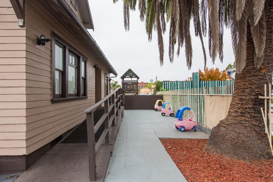 More Photos Of 757 Pier Ave, Santa Monica Office For Sale