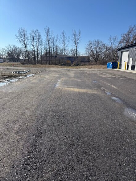 More Photos Of 2476 Heritage Pkwy, Norton Flex For Lease