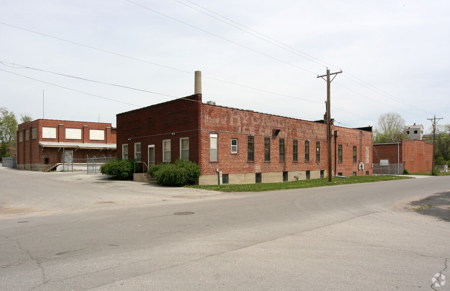 Primary Photo Of 625 S Willis Ave, Independence Warehouse For Lease