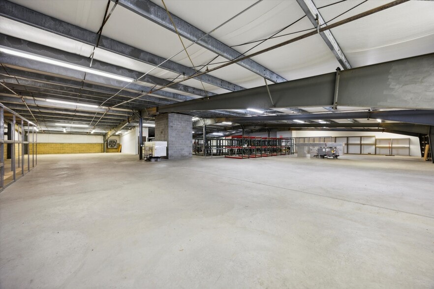 More Photos Of 475 Business Park Ln, Allentown Warehouse For Lease