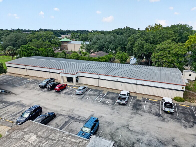 More Photos Of , Tavares Office For Sale