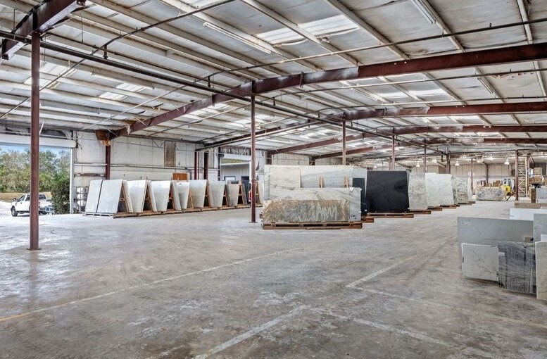 More Photos Of 841 Drive Buick Ave, Orlando Warehouse For Lease
