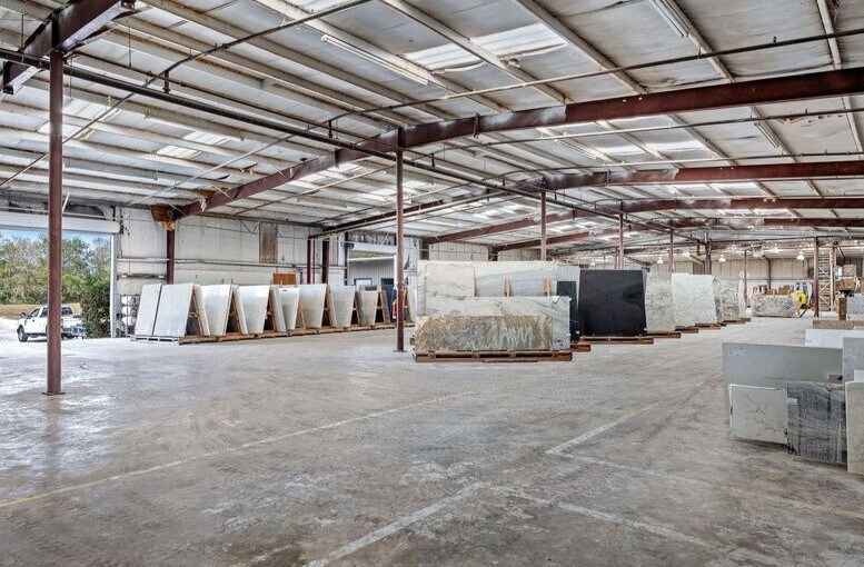 More Photos Of 841 Drive Buick Ave, Orlando Warehouse For Lease