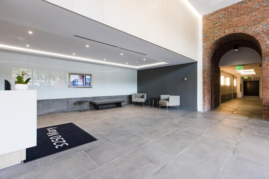 More Photos Of 3250 Mary St, Coconut Grove Office For Lease