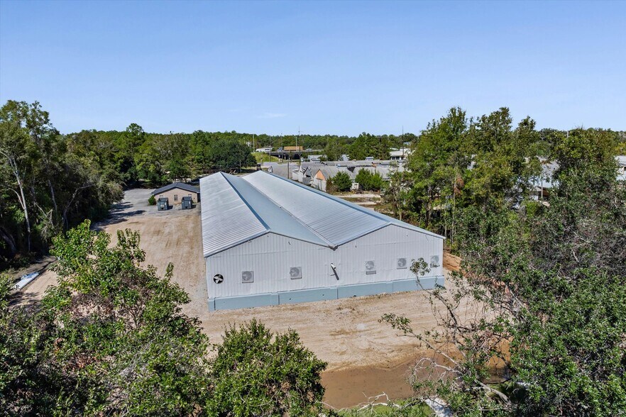 More Photos Of 1701 Navco Rd, Mobile Warehouse For Sale