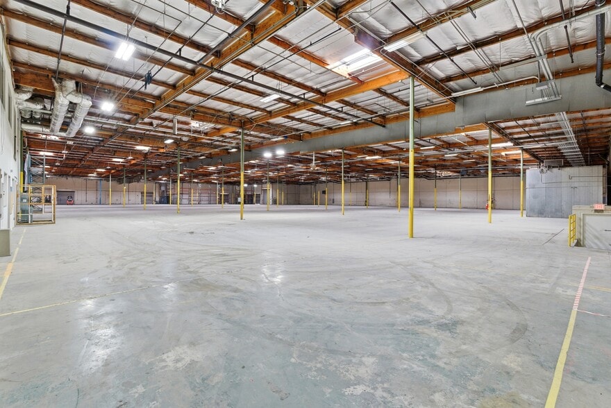 More Photos Of 11700 Monarch St, Garden Grove Warehouse For Sale