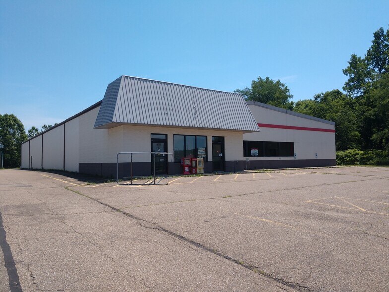 More Photos Of 1639-1649 S Washington St, Millersburg Storefront For Sale