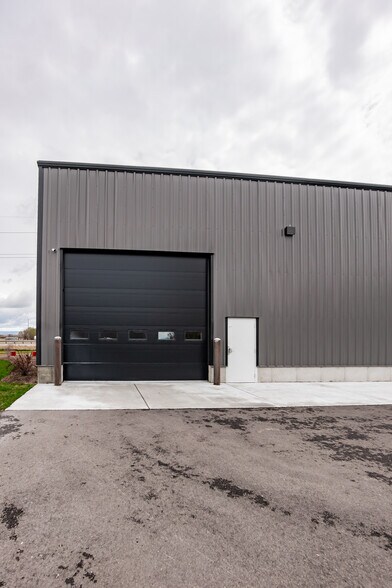 More Photos Of 4113 648 N, Rigby Warehouse For Lease