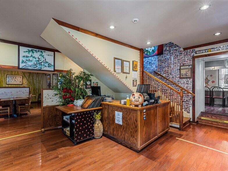 More Photos Of 1495 Farmington Ave, Pottstown General Retail For Sale