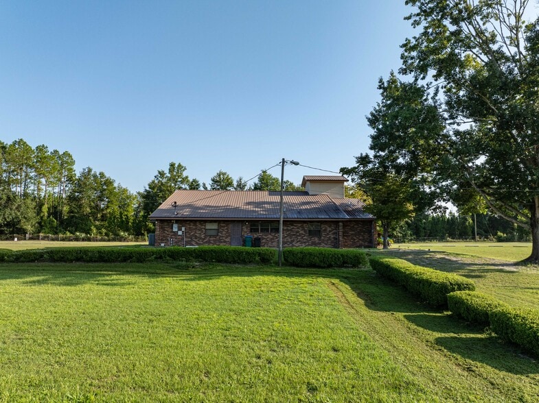 More Photos Of 5056 FL-47, Lake City Specialty For Sale