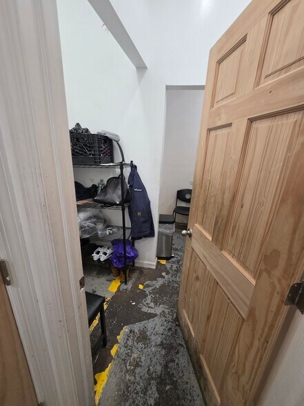 More Photos Of 51 Van Brunt St, Brooklyn Warehouse For Lease