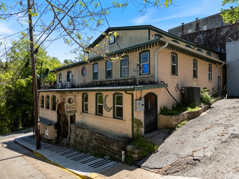 More Photos Of 10 Mountain St, Eureka Springs Restaurant For Lease