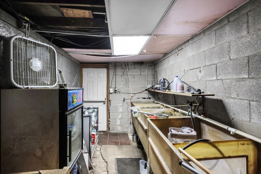 More Photos Of 2550 Parks Mill Rd, Buckhead Morgan Service Station For Sale