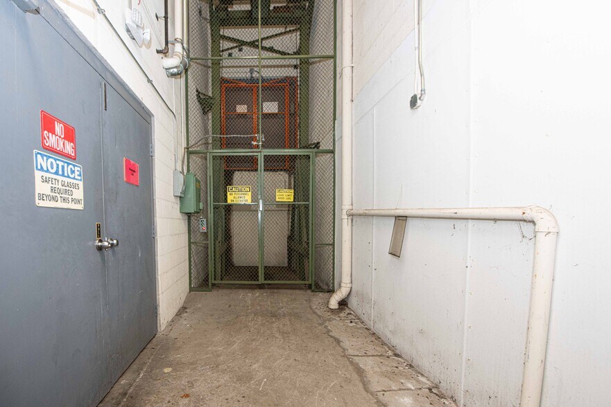 More Photos Of 2105 Production Dr, Louisville Manufacturing For Sale