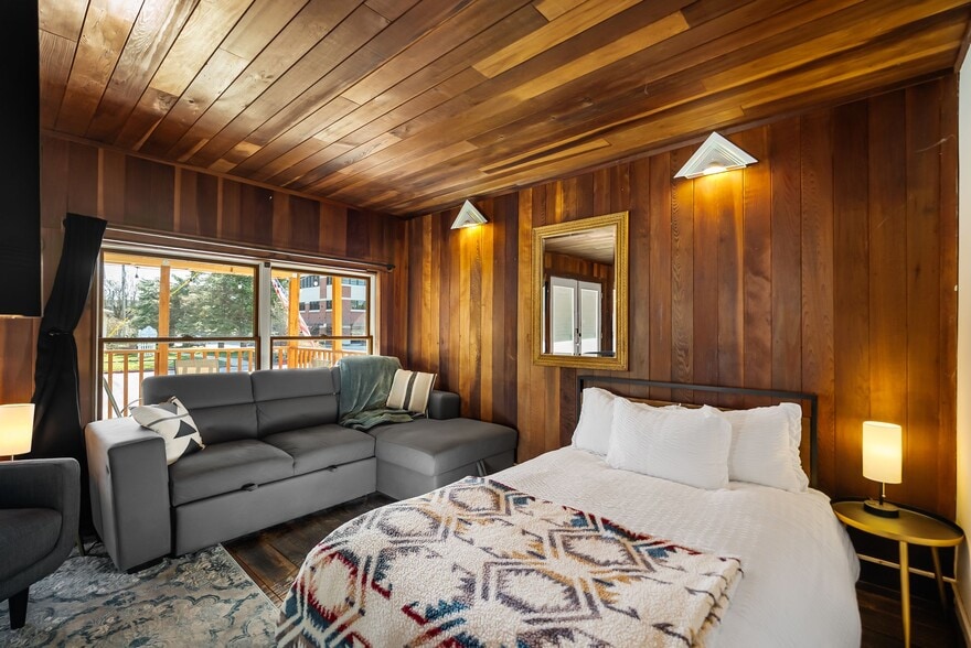 More Photos Of 501 N 4th Ave, Sandpoint Hotel For Sale