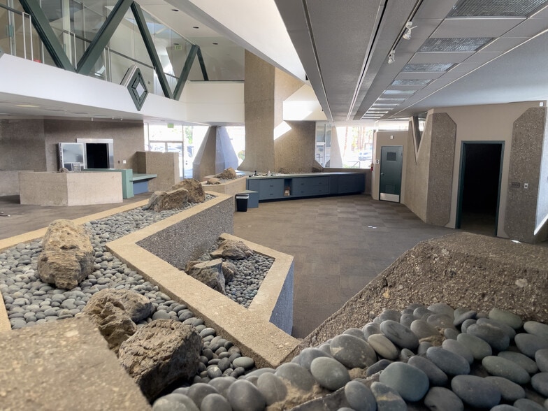 More Photos Of 74010 El Paseo, Palm Desert Storefront Retail Office For Sale