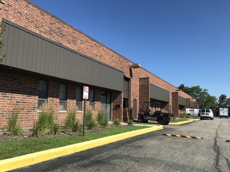 More Photos Of 707 Remington Rd, Schaumburg Warehouse For Lease