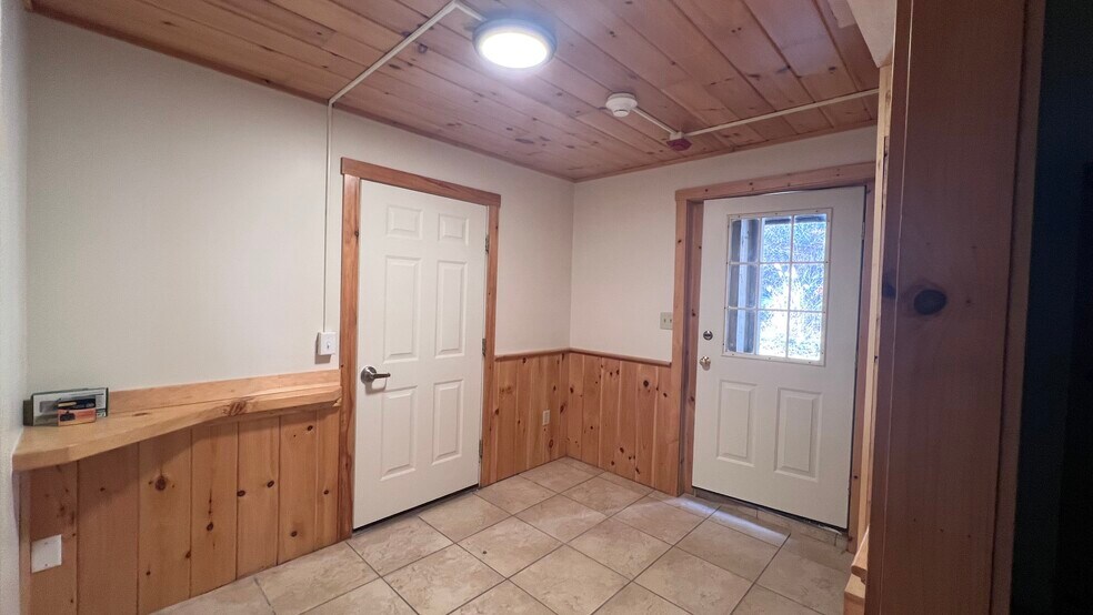More Photos Of 171 West St, West Hatfield Apartments For Lease