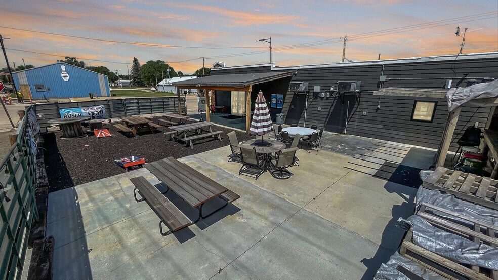 More Photos Of 208 W Arnold Ave, Arnold Restaurant For Sale
