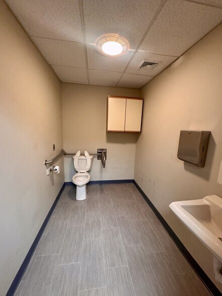 More Photos Of 12 Case St, Norwich Medical For Sale