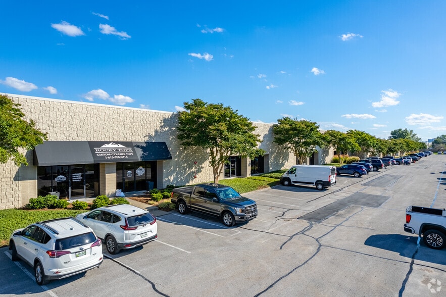 More Photos Of 7106 Crossroads Blvd, Brentwood Warehouse For Lease