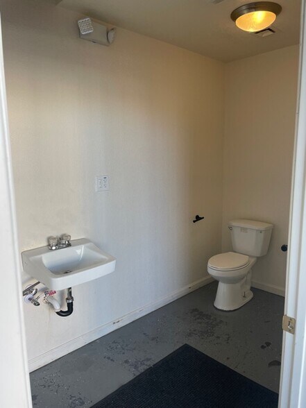 More Photos Of 953 E Sahara Ave, Las Vegas Storefront Retail Office For Lease