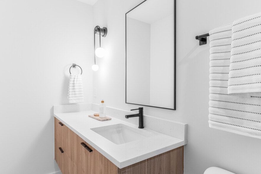 More Photos Of 2616 Lakeview Dr, Naples Apartments For Sale