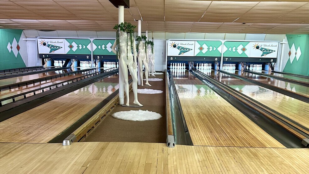 More Photos Of 1031 Mills St, Black Earth Bowling Alley For Sale
