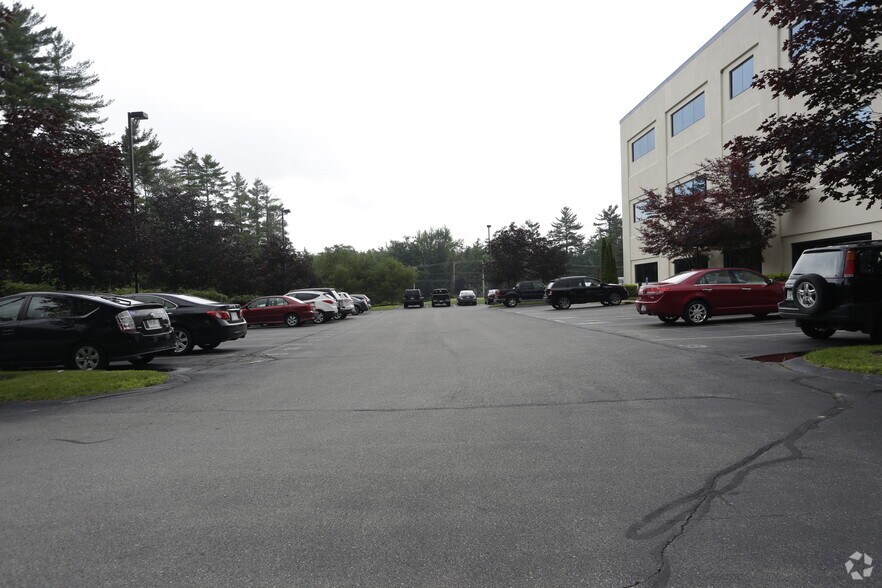 More Photos Of 15 Dartmouth Dr, Auburn Office For Lease