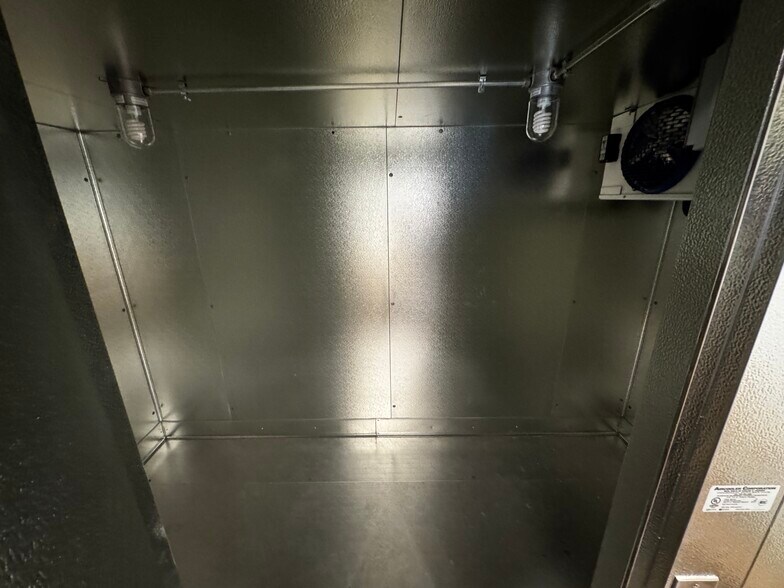 More Photos Of 3238 Foothill Blvd, Glendale Freestanding For Sale