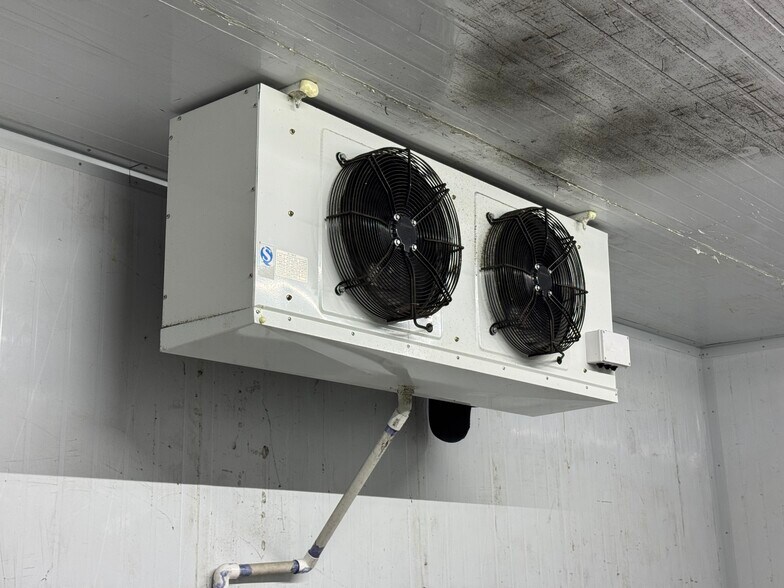 More Photos Of 52-56 Elwood Ave, Newark Warehouse For Lease