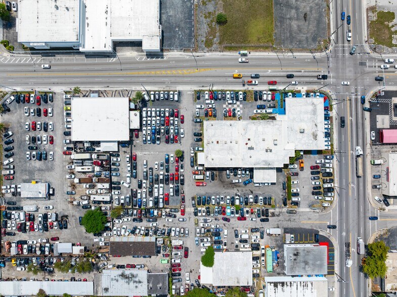 More Photos Of 3199 NW 36th St, Miami Auto Dealership For Lease