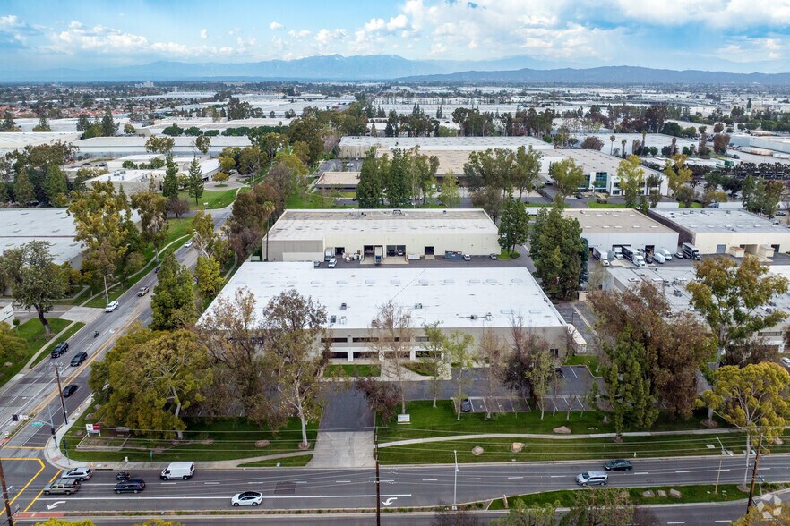 More Photos Of 13013-13017 166th St, Cerritos Warehouse For Lease
