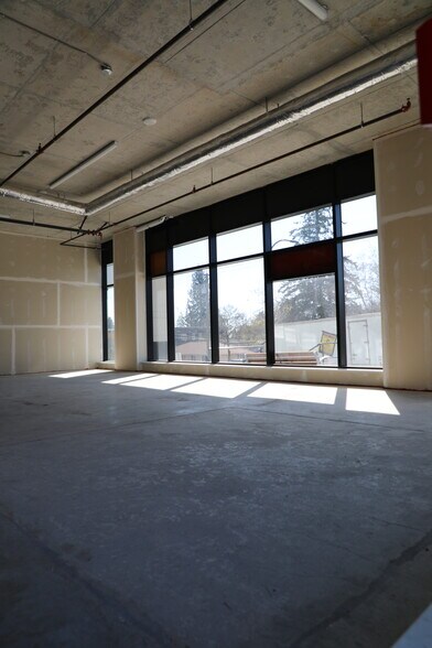 More Photos Of 1526 Finlay St, White Rock Apartments For Sale